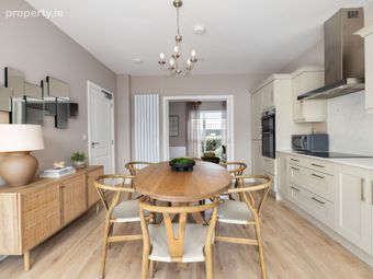 6 Woodbrook Avenue, Dublin Road, Shankill, Co. Dublin, Shankill, Dublin 18 - Image 4