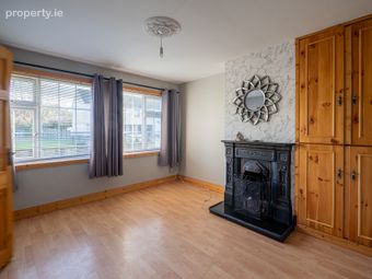 15 Collins Park, Carrick-on-suir, Co. Tipperary, Carrick-on-Suir, Co. Tipperary - Image 3