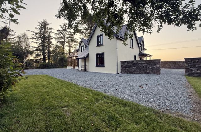 The Barracks, Derrylough, Tuosist, Co. Kerry - Click to view photos