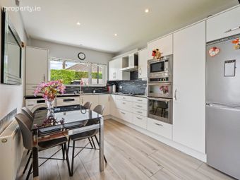 15 Ardmanning Lawn, The Lough, Co. Cork - Image 4