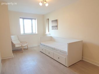 14 Grianan Fidh, Aiken's Village, Stepaside, Dublin 18 - Image 5