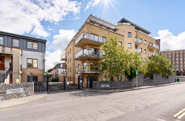 15 Bradogue Court, Annamoe Road, Dublin 7, Co. Dublin, North Circular Road, Dublin 7 - Click to view photos