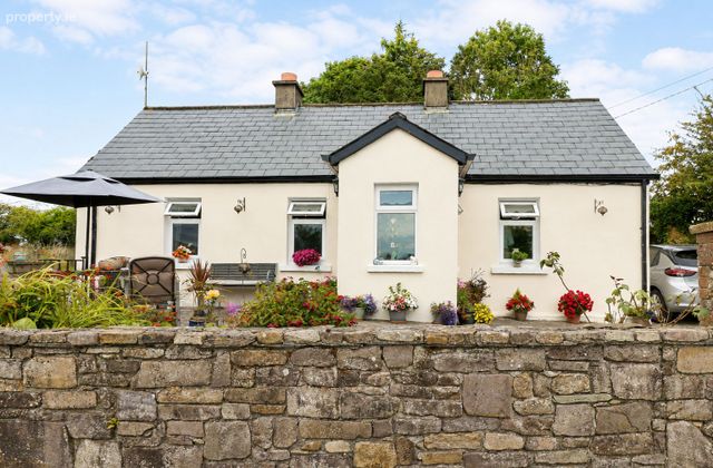 Rockview, Nine-mile-house, Carrick-on-Suir, Co. Tipperary - Click to view photos