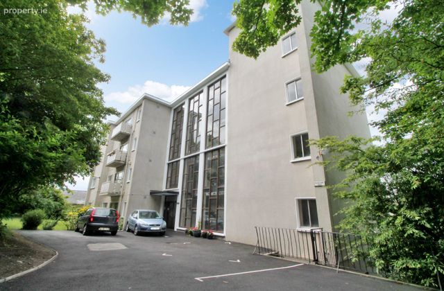 2 Scotia, De Vesci Court, Monkstown, Co. Dublin - Click to view photos