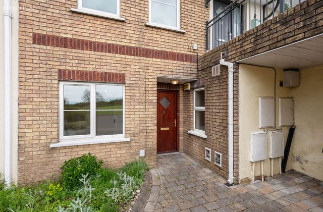 9 Copperhill, Broomfield Village, Midleton, Co. Cork - Click to view photos