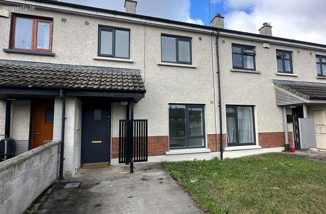 Barnwall Crescent, Donabate, Co. Dublin - Click to view photos