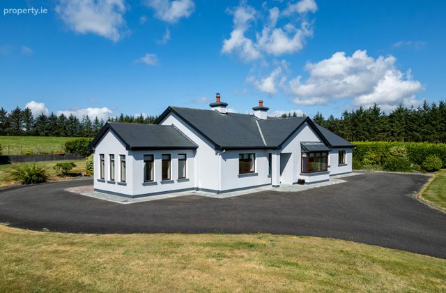 Kilgobnet, Clondrohid, Clondrohid, Co. Cork - Click to view photos