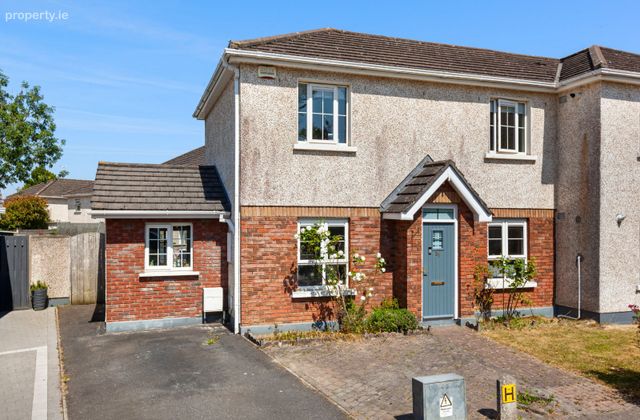 27 Bishop's Orchard, Tyrrelstown, Dublin 15, Tyrrelstown, Dublin 15 - Click to view photos