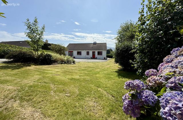 Nora`s Cottage, Lissivigeen, Killarney, Co. Kerry, Killarney, Co. Kerry - Click to view photos