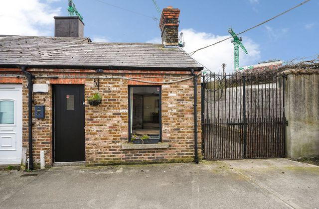 48a Eugene Street, The Coombe, Dublin 8 - Click to view photos