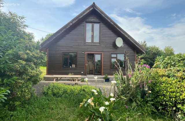 Middleline, Mountshannon, Co. Clare - Click to view photos