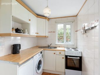 16 Ballinteer Gardens, Dublin 16, Ballinteer, Dublin 16 - Image 4