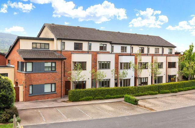 90 The Crescent, Carrickmines Manor, Carrickmines, Dublin 18 - Click to view photos