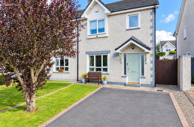 5 D&uacute;n &Aacute;ras, Hurler's Cross, Shannon, Co. Clare - Click to view photos