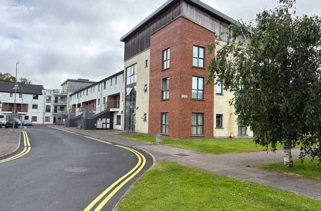 136 Block H, Br&uacute; Na Sionna, Shannon Town Centre, Shannon, Co. Clare - Click to view photos