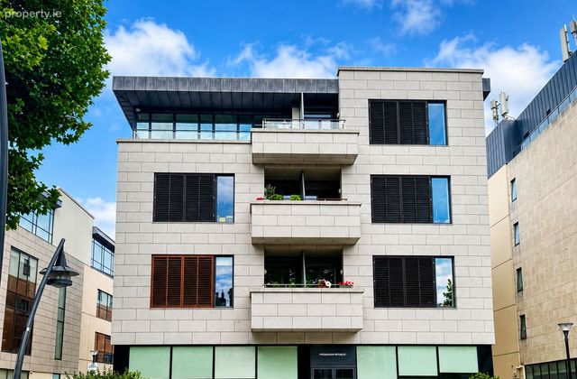 Kilmainham Square, Inchicore, Dublin 8 - Click to view photos