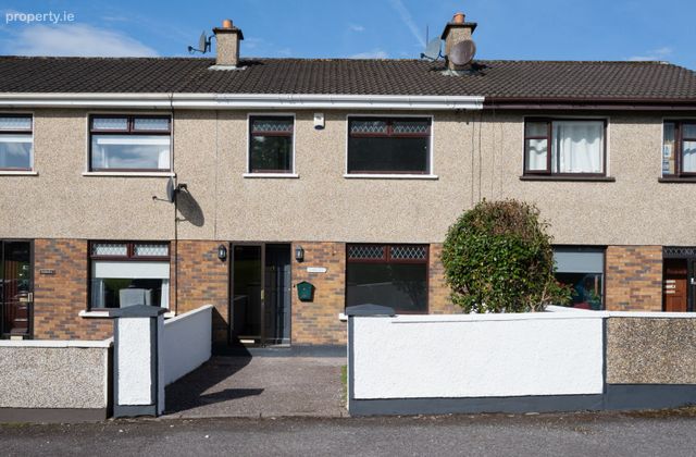 43 Oaklands, Ballincollig, Co. Cork - Click to view photos