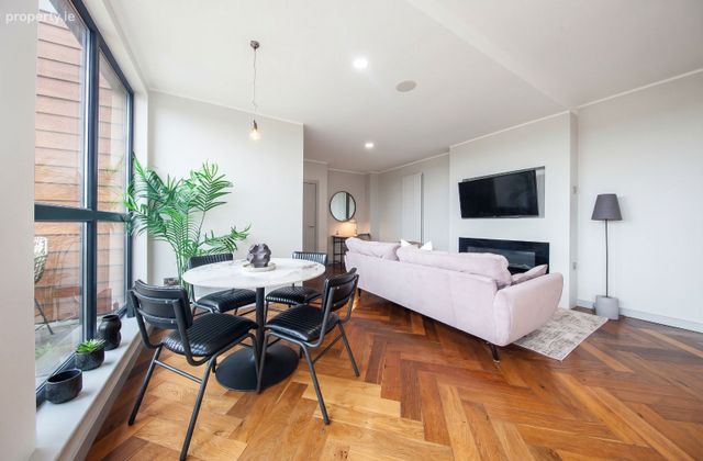 Apartment 60, Canon Hall, IFSC, Dublin 1 - Click to view photos
