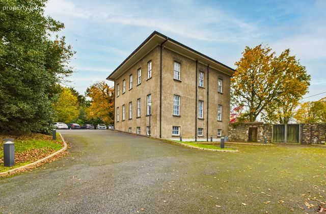 Rockville, Newtown Road, Newtown, Co. Waterford - Click to view photos