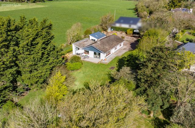 Hill Crest, Ballea Hill, Carrigaline, Co. Cork - Click to view photos