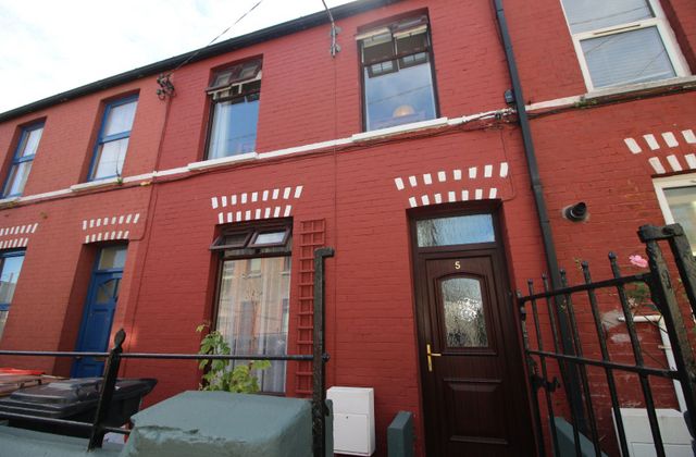 5 Robertsville, Tower Street, Turners Cross, Co. Cork - Click to view photos