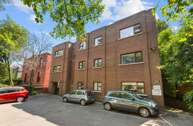 Apartment 4, Ois&iacute;n Court, Sandymount, Dublin 4 - Click to view photos