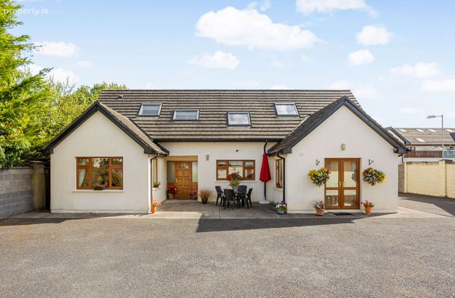 Kilbelin, Newbridge, Co. Kildare - Click to view photos
