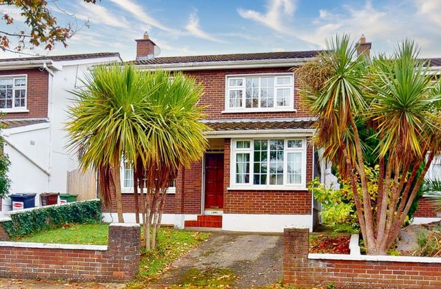 48 Ashton Avenue, Knocklyon, Dublin 16 - Click to view photos