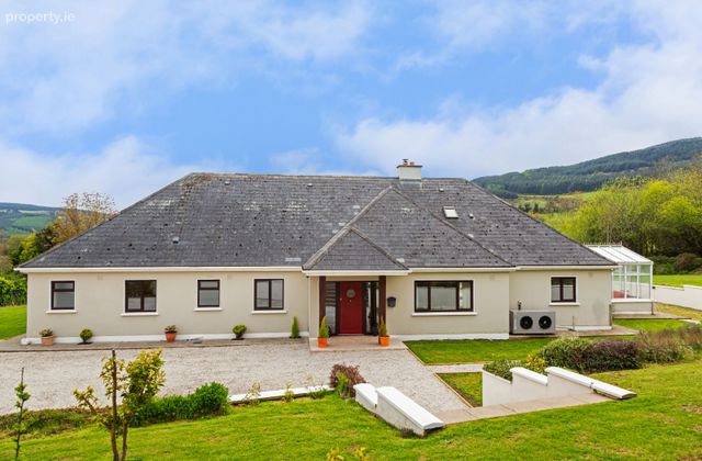 Rossdowne House, Grove Meadow, Ballinahinch Lower, Newtownmountkennedy, Newtownmountkennedy, Co. Wicklow - Click to view photos