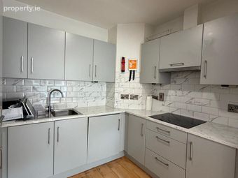Apartment 16, Dundrum Castle House, Dundrum Castle, Ballinteer, Dublin 16 - Image 4