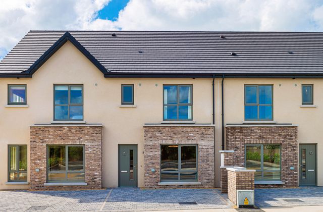 The Bawnogues, Kilcock, Co. Kildare - Click to view photos