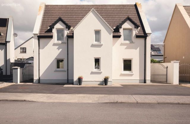 25 An Creag, Lahinch, Lahinch, Co. Clare - Click to view photos