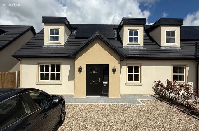 Calverstown Gate, Calverstown, Co. Kildare, Ballyshannon, Co. Kildare - Click to view photos