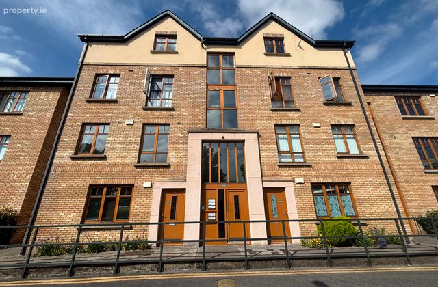 Woodbrook Hall, Castleknock, Dublin 15, Castleknock, Dublin 15 - Click to view photos