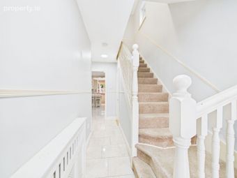 9 Orchard Crescent, Carrick-on-suir, Carrick-on-Suir, Co. Tipperary - Image 2
