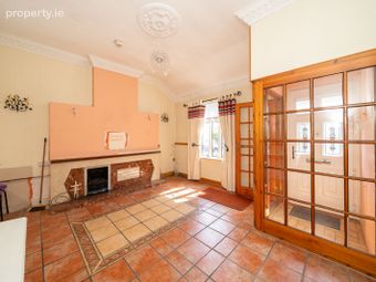 14 Gray Square, The Coombe, Dublin 8 - Image 4