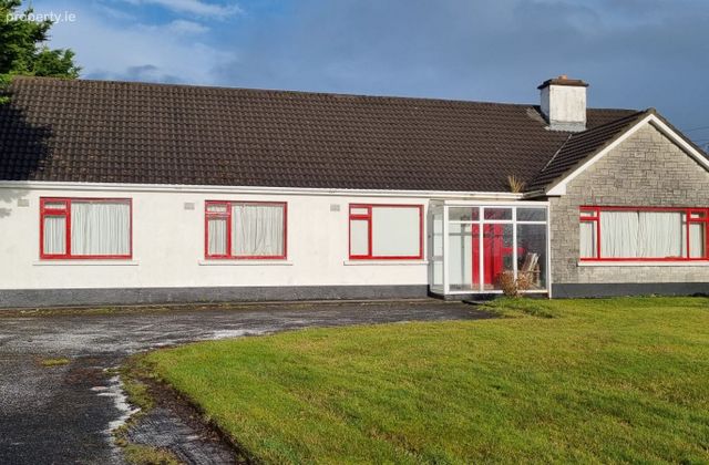 Ballytrasna, Ventry, Dingle, Co. Kerry - Click to view photos
