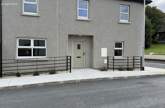 4 Sean-ghaird&iacute;n&iacute;, Mullinary Street, Carrickmacross, Co. Monaghan - Click to view photos