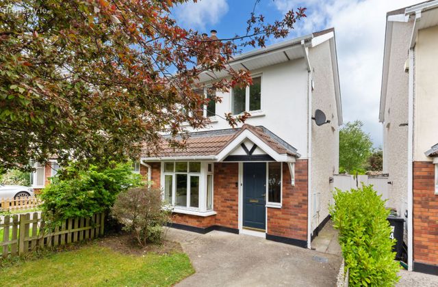 6 Glencairn Rise, The Gallops, Leopardstown, Dublin 18 - Click to view photos