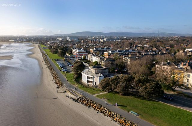 Martello Tower, Strand Road, Sandymount, Dublin 4 - Click to view photos