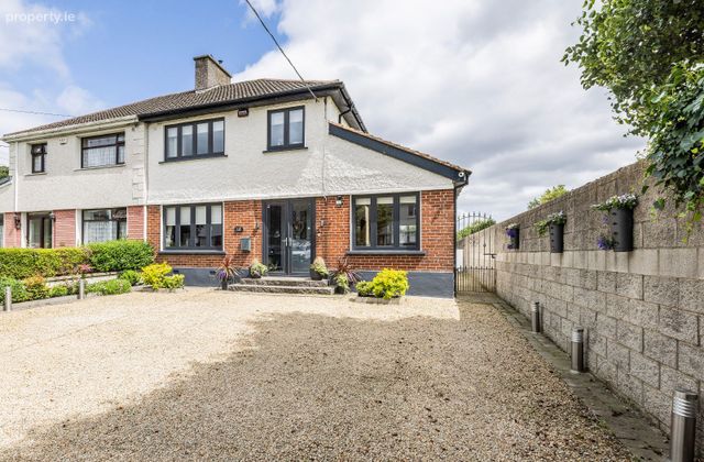 126 Hillcrest Park, Glasnevin, Dublin 11 - Click to view photos