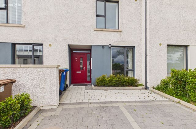 10 The Grove, Harpers Creek, Glounthaune, Co. Cork - Click to view photos