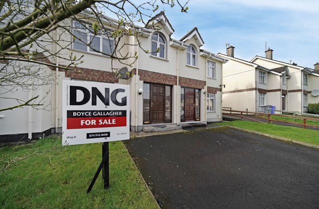 16 Beechwood Park, Letterkenny, Co. Donegal - Click to view photos