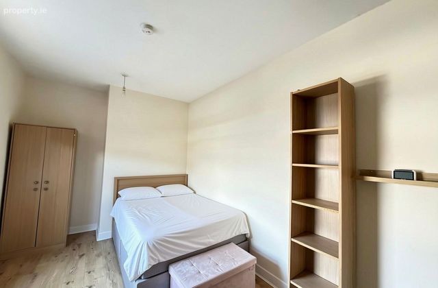 Flat 4, 10 Cabra Park, Phibsborough, Dublin 7 - Click to view photos