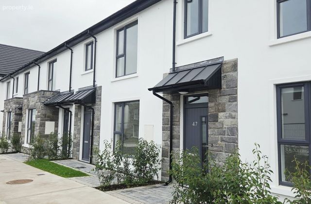 Three Bed House, Rathard Lawn, Ballyvolane, Co. Cork - Click to view photos