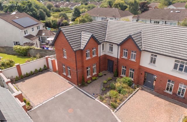 32 The Mews, Baker Hall, Navan, Co. Meath - Click to view photos