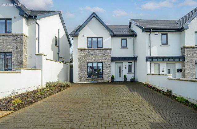 4 East Avenue, Mill Farm, Carrigaline, Co. Cork - Click to view photos