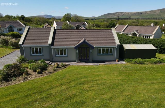4 Milltown Houses, Dingle, Co. Kerry - Click to view photos