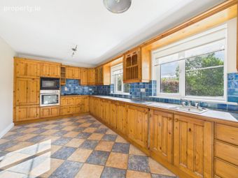 11 Castle Court, Waterford Road, Carrickbeg, Carrickbeg, Co. Tipperary - Image 5