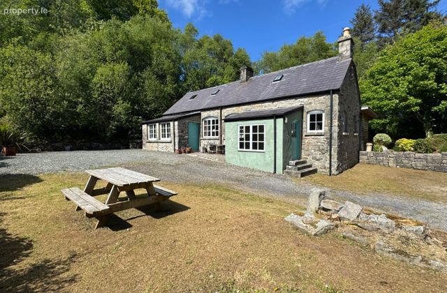 Driftwood Cottage, Ballyara, Killybegs, Co. Donegal, Killybegs, Co. Donegal - Click to view photos